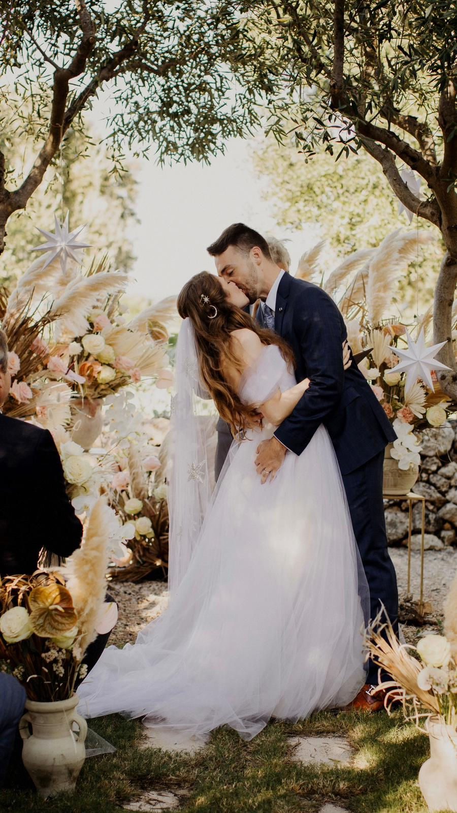 Luxury Weddings & Events: experts in organizing exclusive events and destination weddings in Puglia.